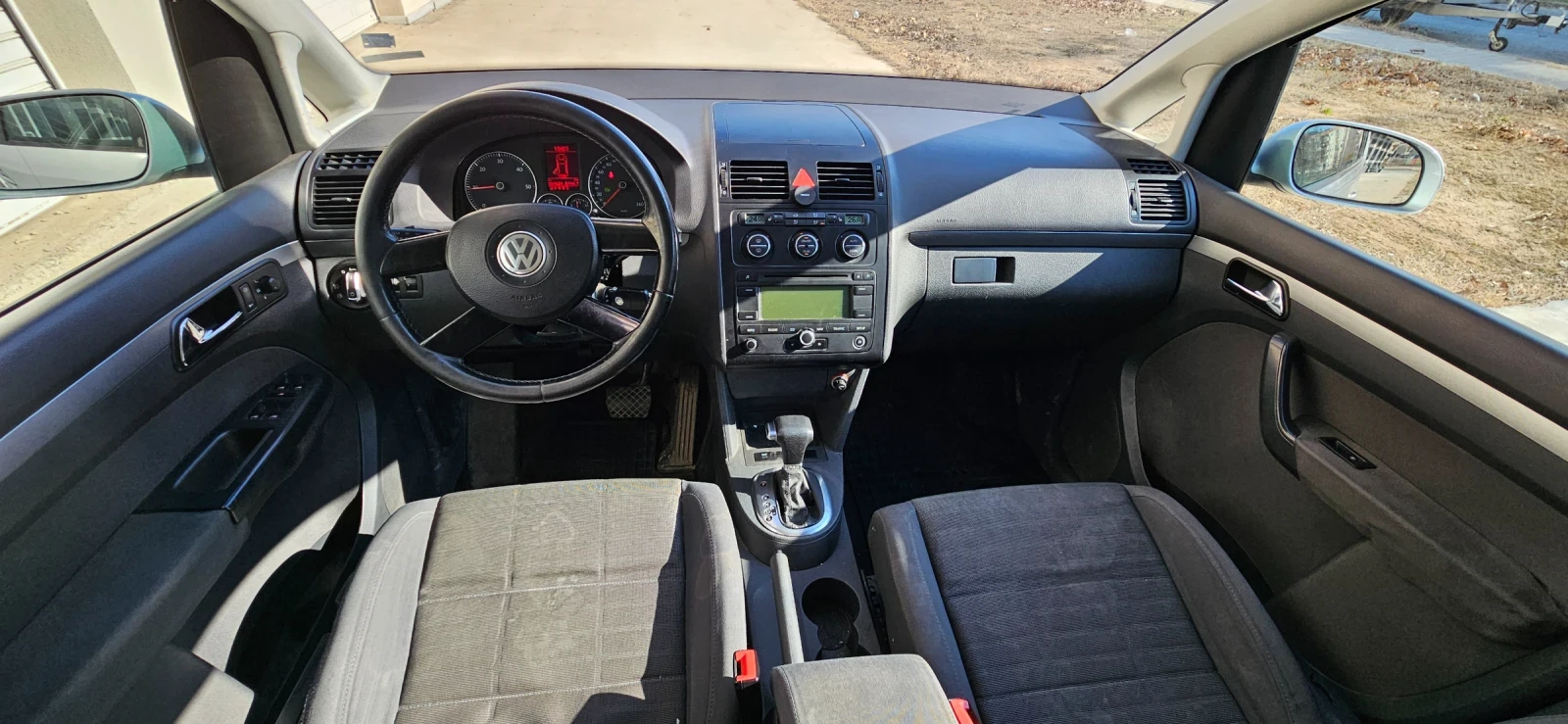 VW Touran 1.9 105 DSG - изображение 8