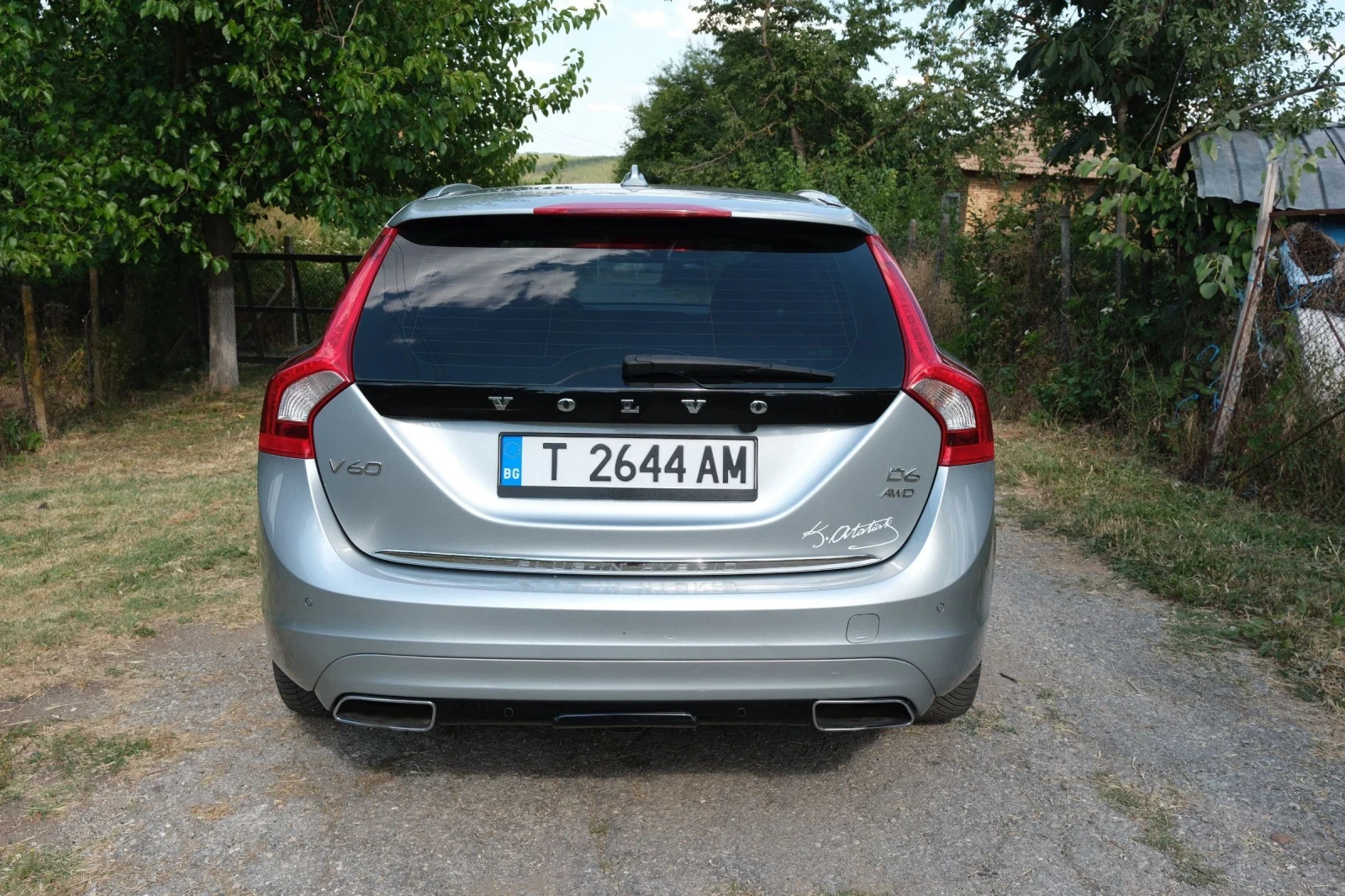 Volvo V60 2.4 D6 AWD Plug-ln Hybrid Pure Limited - изображение 5
