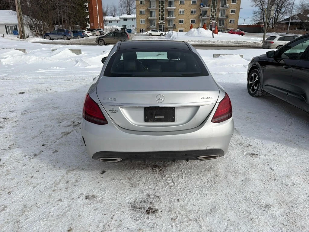 Mercedes-Benz C 300 4MATIC * Панорама * AMG Line * Подгреви * KEYLESS - изображение 4