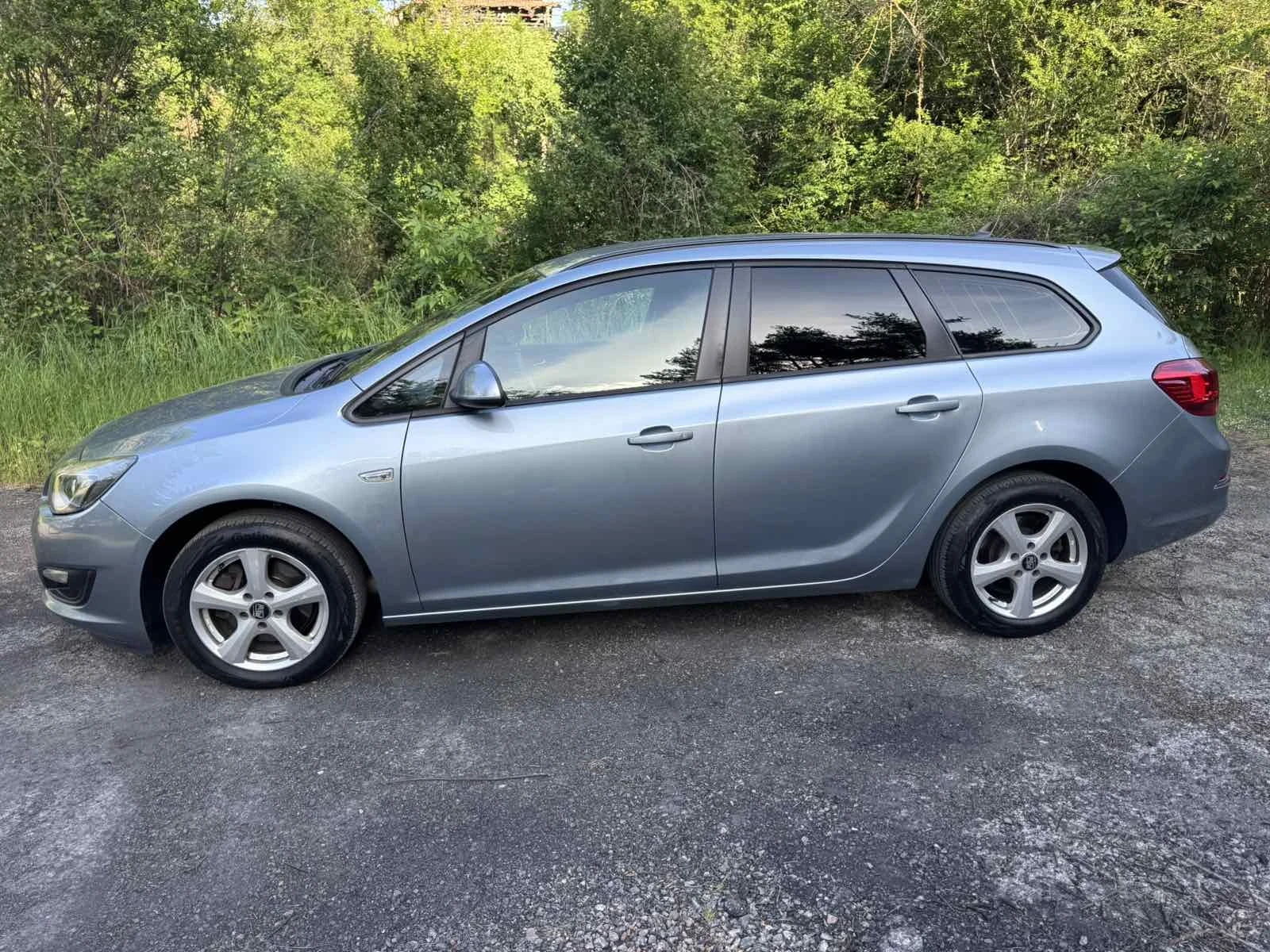 Opel Astra J Sport Tourer 2.0 diesel 165 коня, снимка 12 - Автомобили и джипове - 55015113