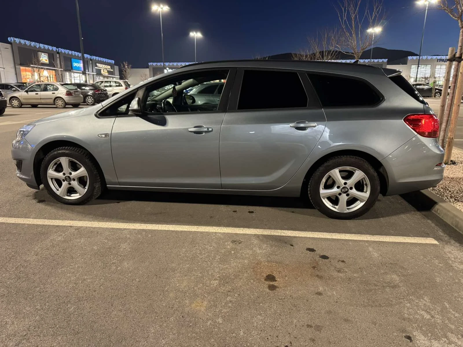 Opel Astra J Sport Tourer - изображение 6