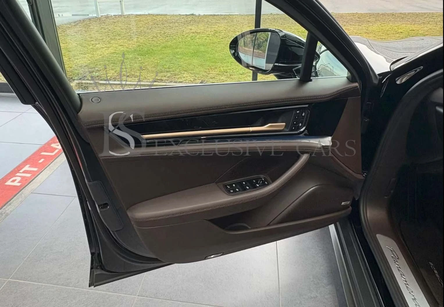 Porsche Panamera 4 E-HYBRID* SPORT CHRONO* 360* ВЕНТИЛАЦИЯ* DISPLAY, снимка 4 - Автомобили и джипове - 54870062