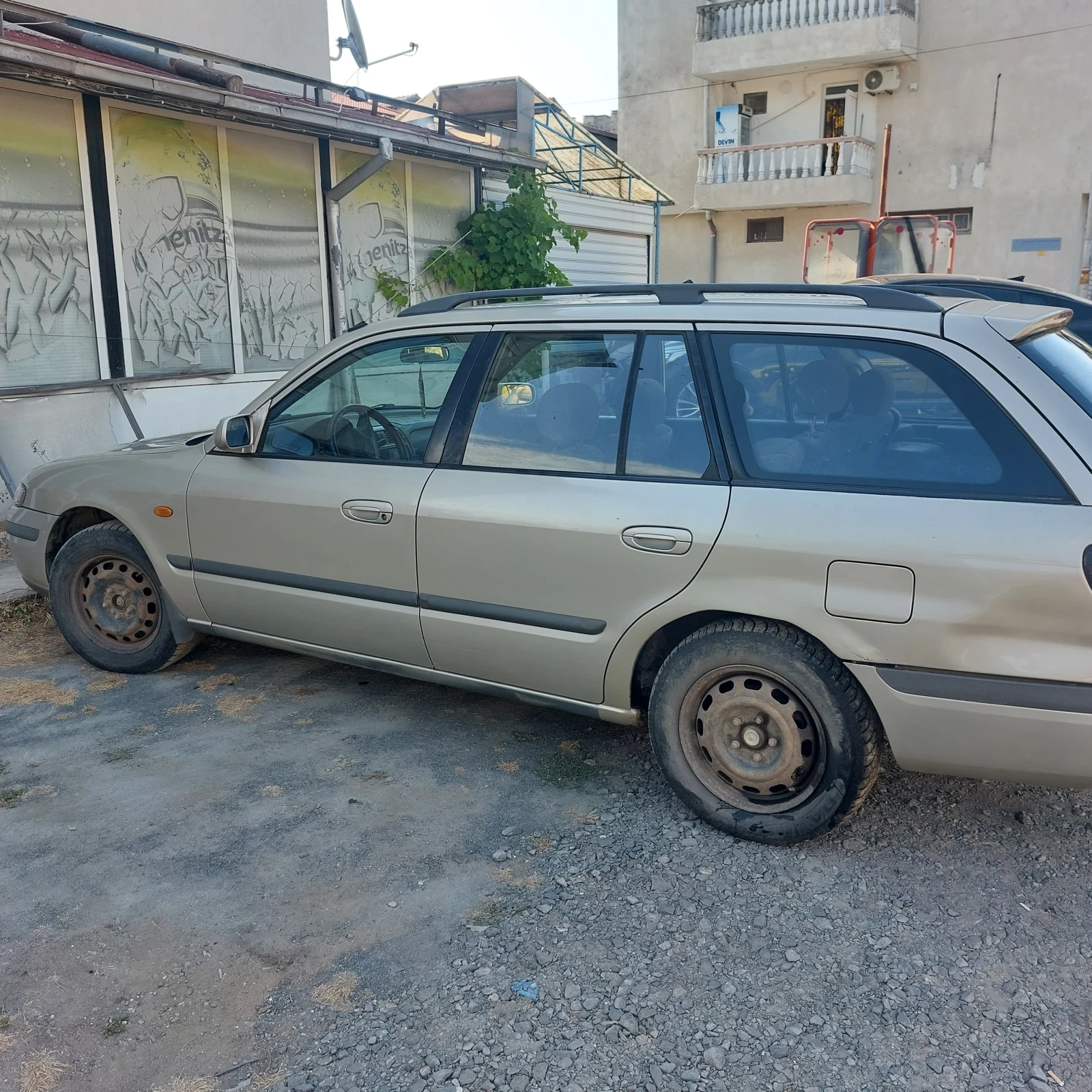 Mazda 626 1.8i, снимка 4 - Автомобили и джипове - 55142161