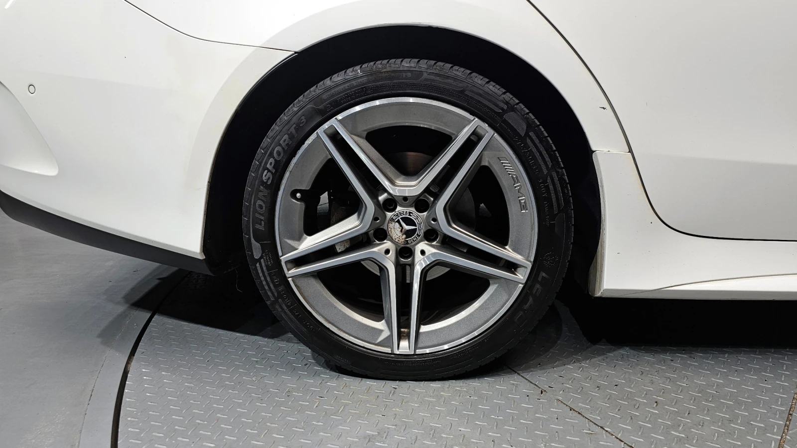 Mercedes-Benz CLS 300 d AMG Line, снимка 3 - Автомобили и джипове - 55403847
