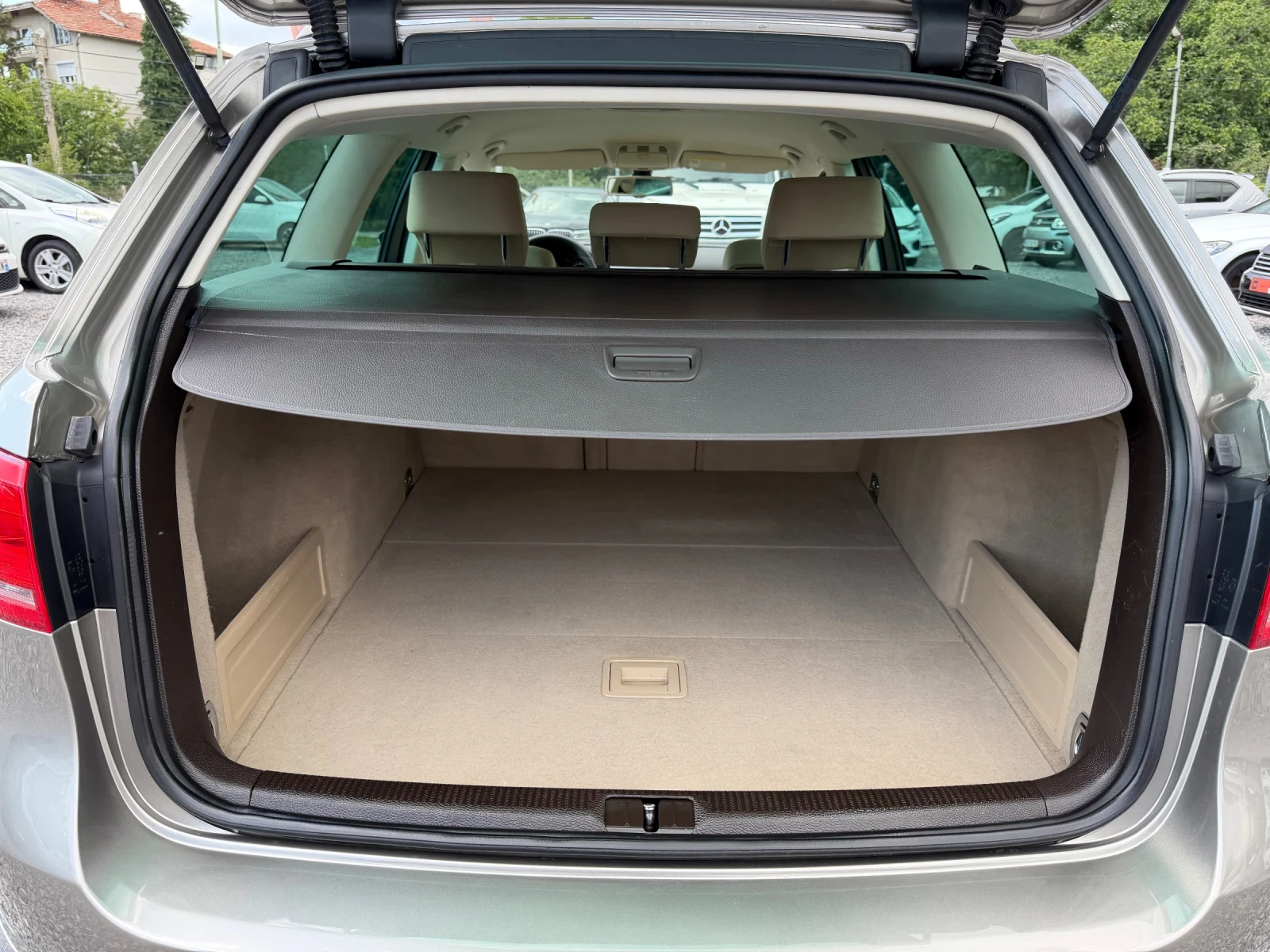VW Passat (B7), HighLine, 2.0TDI, Навигация, Италия, снимка 14 - Автомобили и джипове - 55456238