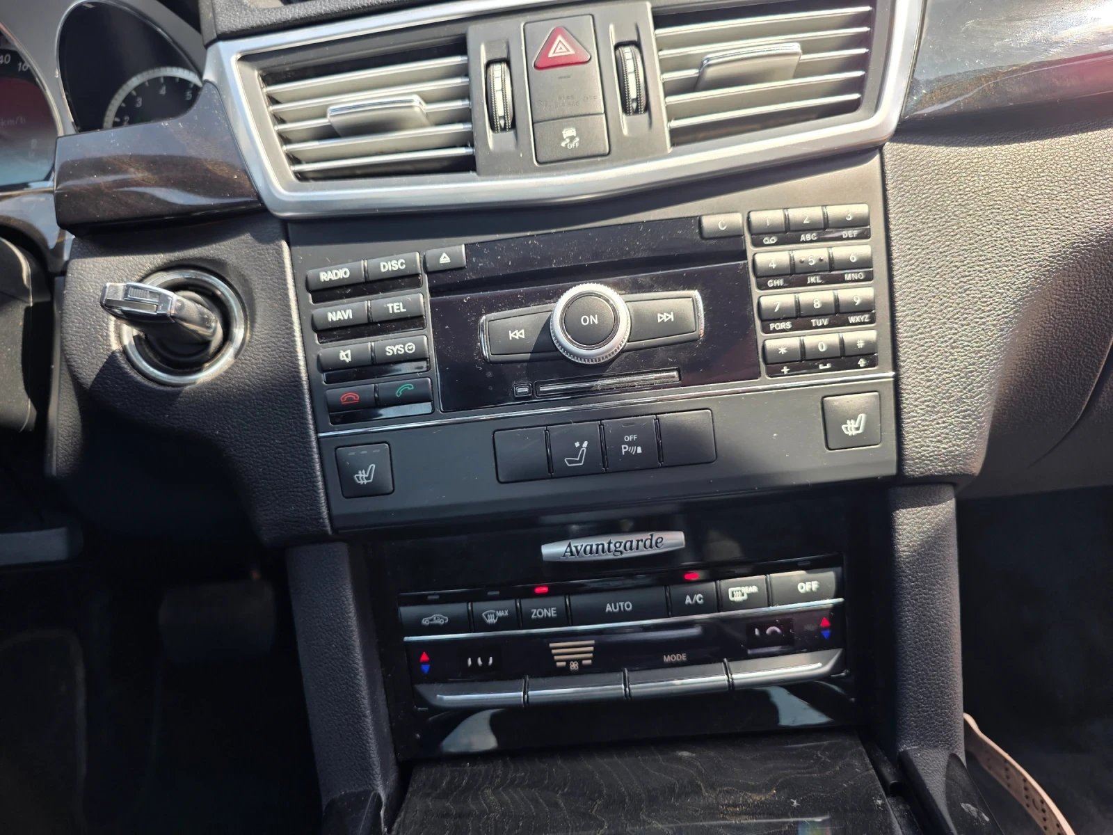 Mercedes-Benz E 350 AVANGARDE ПЕРФЕКТЕН, снимка 10 - Автомобили и джипове - 55821740