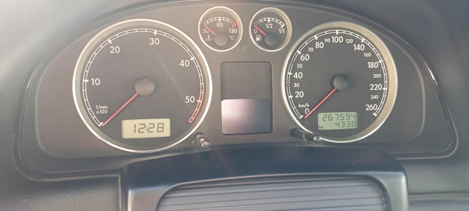 VW Passat 1.9tdi, снимка 8 - Автомобили и джипове - 55825362