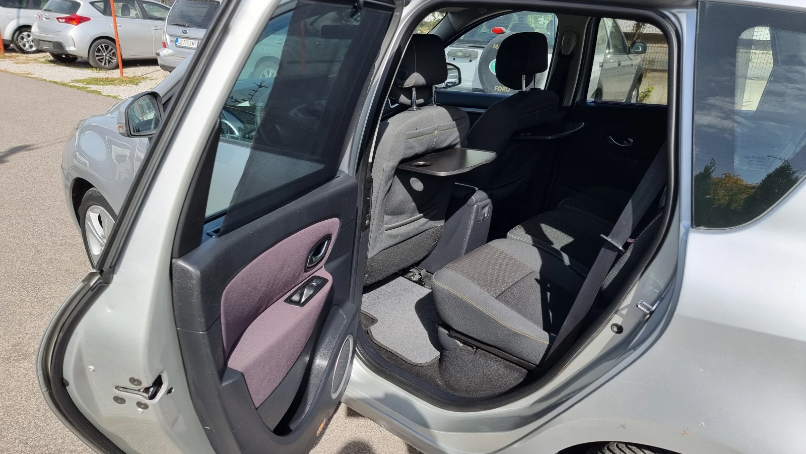Renault Scenic 1.5DCI X-MOD, снимка 8 - Автомобили и джипове - 56429450