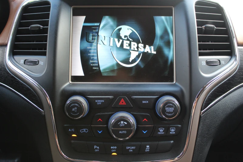 Jeep Grand cherokee SUMMIT* 5.7* 8ZF* TV* PANO* DISTRONIC* ОБДУХ* FULL, снимка 14 - Автомобили и джипове - 52457455