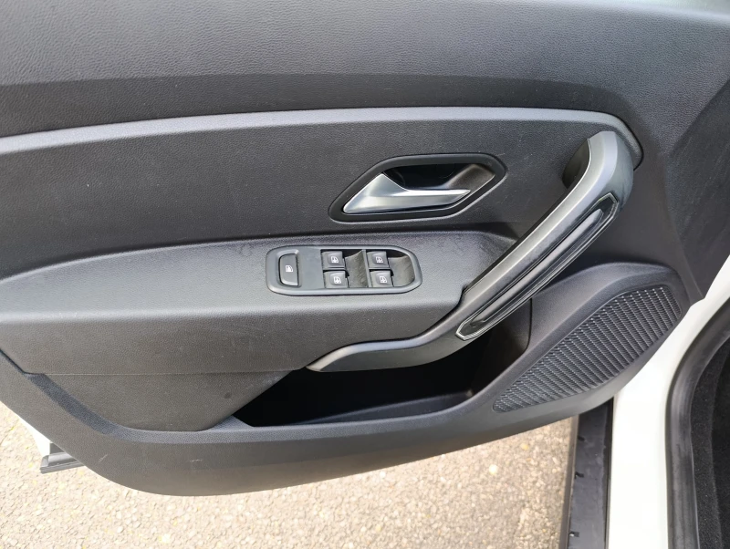 Dacia Duster 1.3TCe-130kc-4x4 N1, снимка 12 - Автомобили и джипове - 52495719