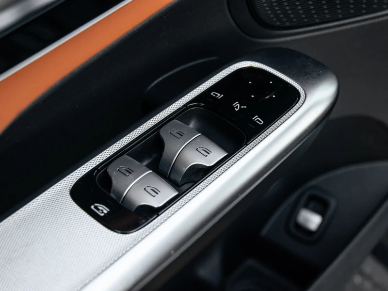 Mercedes-Benz GLC 300 2024| AMG PK| AMBIENT| DISTRONIK| 360| KEYLESS| 9G, снимка 15 - Автомобили и джипове - 53294403