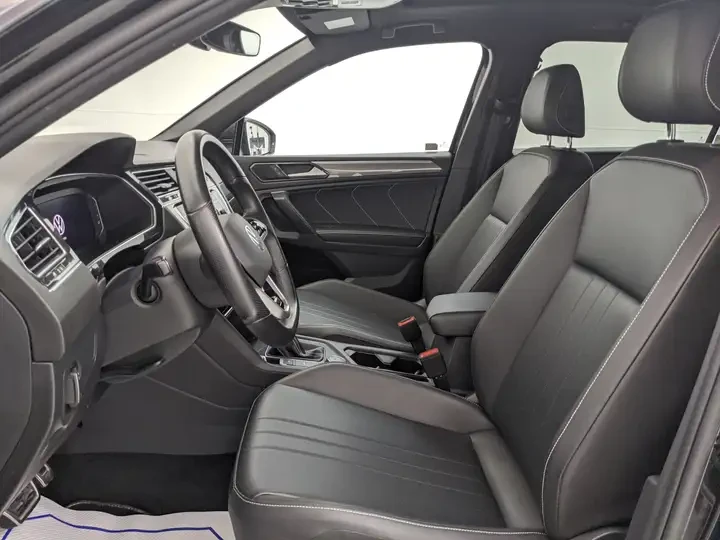 VW Tiguan Comfortline R-Line Black Edition/CARFAX/Blind spot, снимка 8 - Автомобили и джипове - 55173011