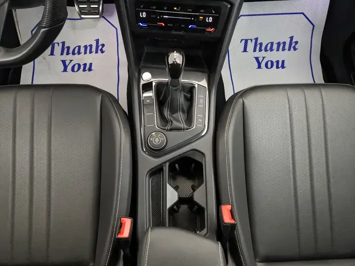 VW Tiguan Comfortline R-Line Black Edition/CARFAX/Blind spot, снимка 15 - Автомобили и джипове - 55173011