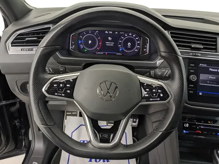 VW Tiguan Comfortline R-Line Black Edition/CARFAX/Blind spot, снимка 11 - Автомобили и джипове - 55173011