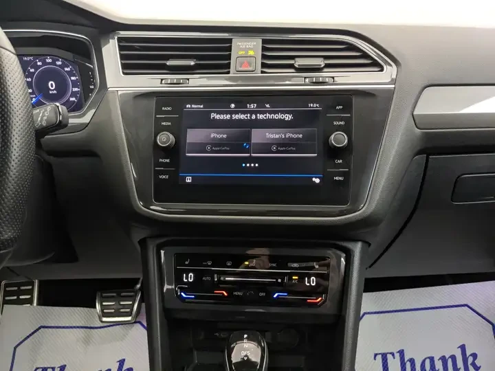 VW Tiguan Comfortline R-Line Black Edition/CARFAX/Blind spot, снимка 13 - Автомобили и джипове - 55173011