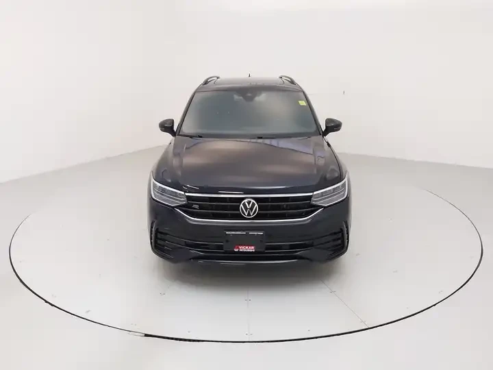 VW Tiguan Comfortline R-Line Black Edition/CARFAX/Blind spot, снимка 2 - Автомобили и джипове - 55173011