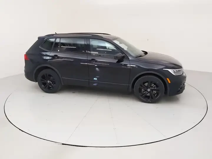 VW Tiguan Comfortline R-Line Black Edition/CARFAX/Blind spot, снимка 3 - Автомобили и джипове - 55173011