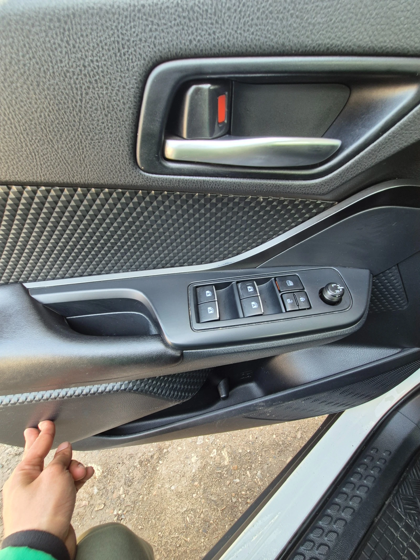 Toyota C-HR 1.8.HYBRID!!122кс бензин!, снимка 10 - Автомобили и джипове - 53700140