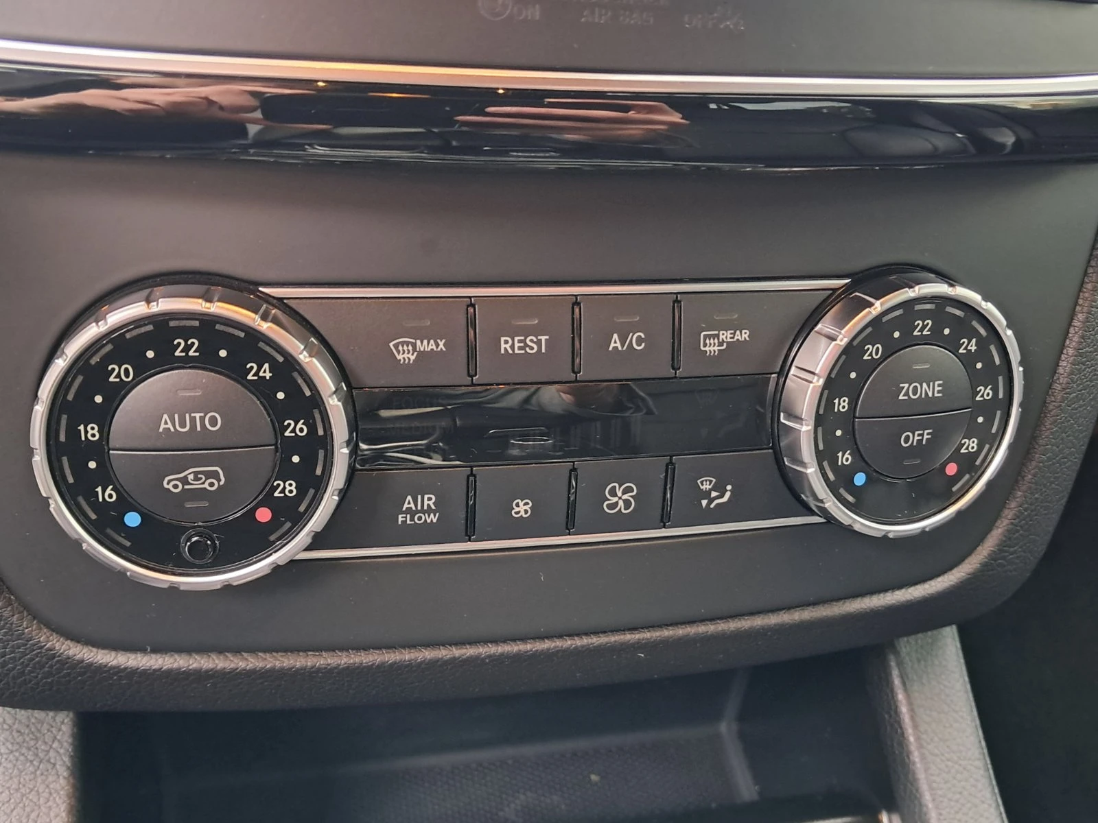 Mercedes-Benz GLE 350 4Matic, снимка 11 - Автомобили и джипове - 54039818