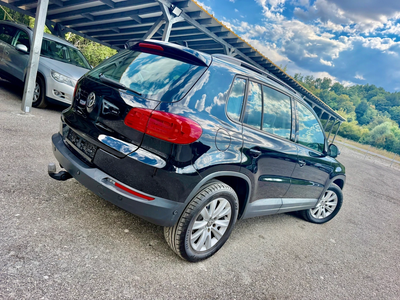 VW Tiguan 2.0TDI* 4MOTION* REALNI KM* , снимка 4 - Автомобили и джипове - 55955199