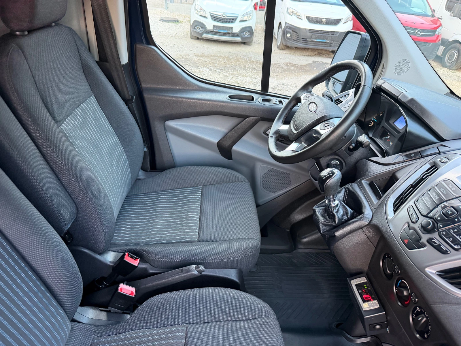 Ford Transit Custom 2.0TDCI* Хладилен* EVRO6, снимка 16 - Бусове и автобуси - 55342760