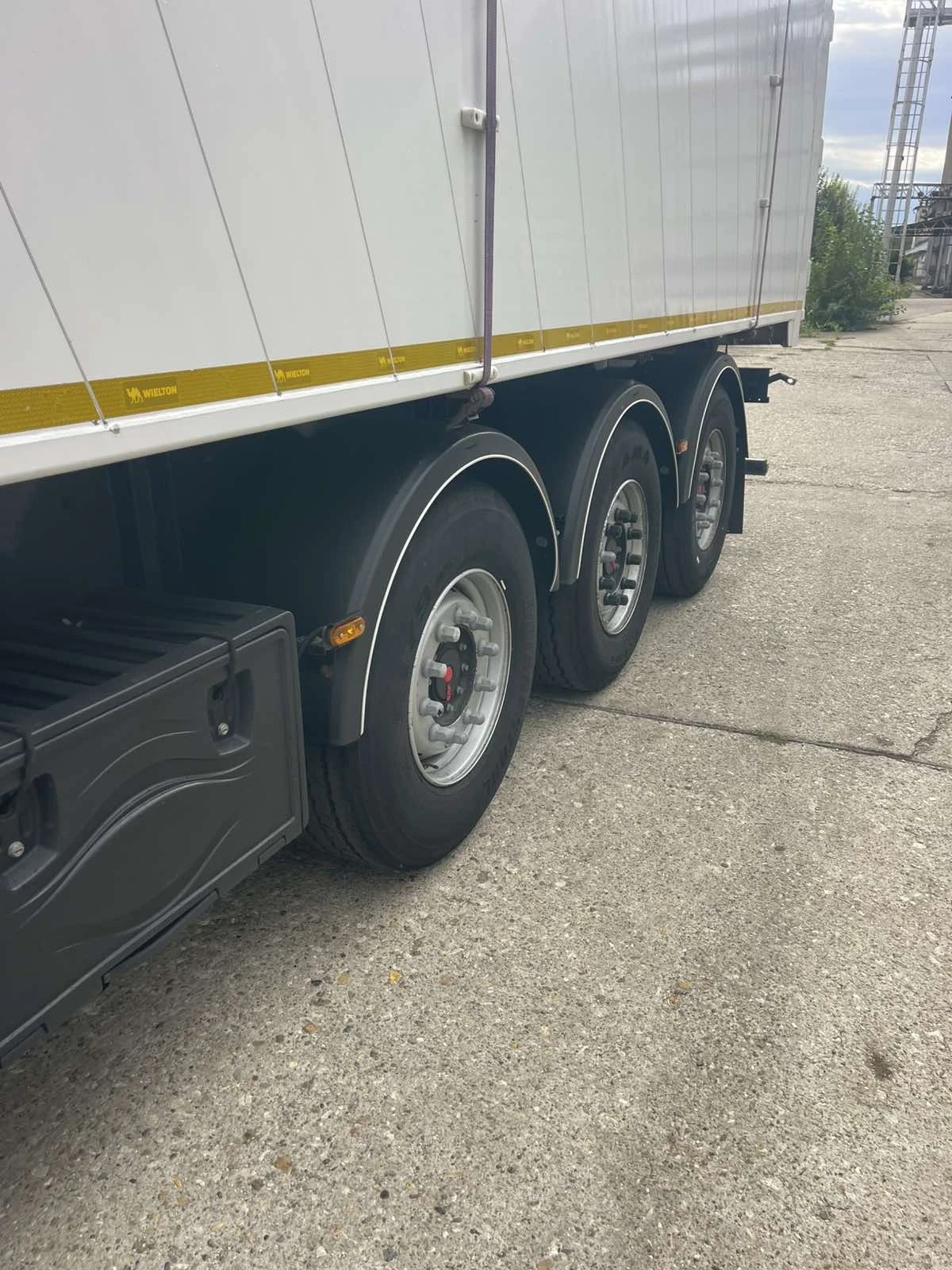 ����������� Wielton ������� * 67��� * ������ | Mobile.bg � ����������� 9