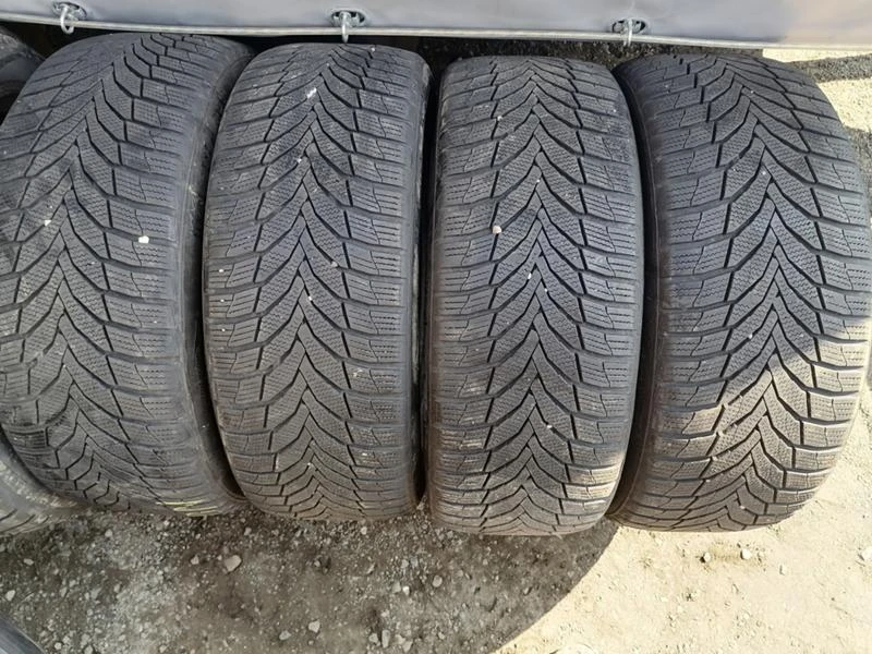 Гуми Зимни 245/45R19, снимка 1 - Гуми и джанти - 32080100