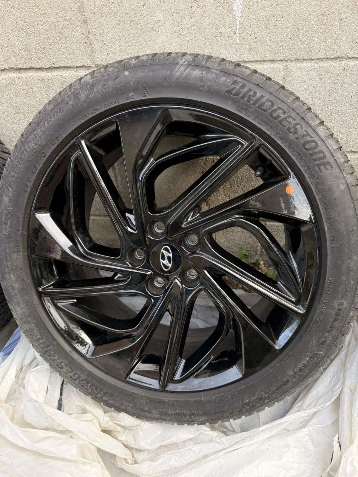 Гуми с джанти Bridgestone 245/45R19, снимка 4 - Гуми и джанти - 54996167
