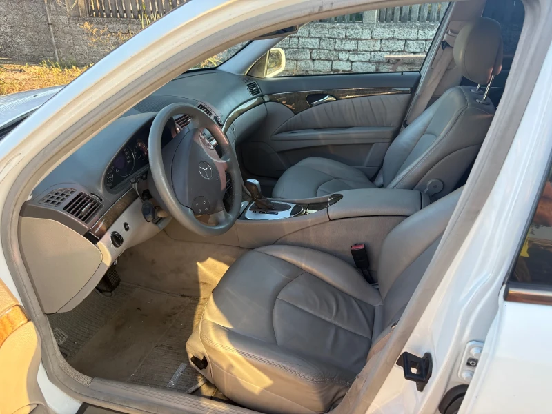Mercedes-Benz E 280, снимка 3 - Автомобили и джипове - 51645486