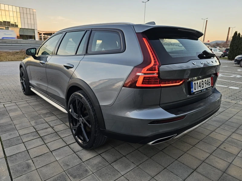Volvo V60 Cross Country 2.0 B4 Mild Hybrid AWD Вusiness pro line/FULL SERV, снимка 5 - Автомобили и джипове - 53114384
