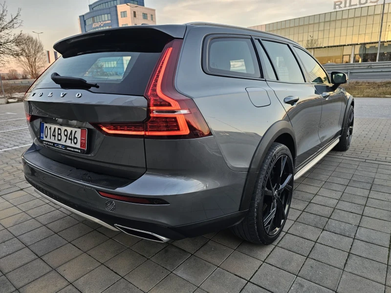 Volvo V60 Cross Country 2.0 B4 Mild Hybrid AWD Вusiness pro line/FULL SERV, снимка 6 - Автомобили и джипове - 53114384
