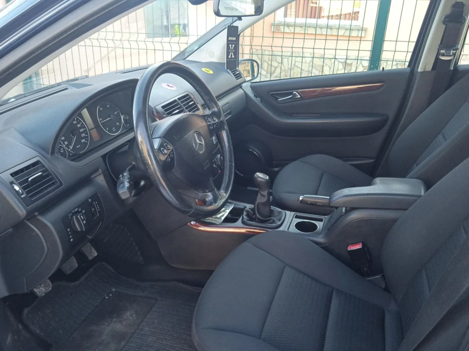 Mercedes-Benz A 180  - изображение 8