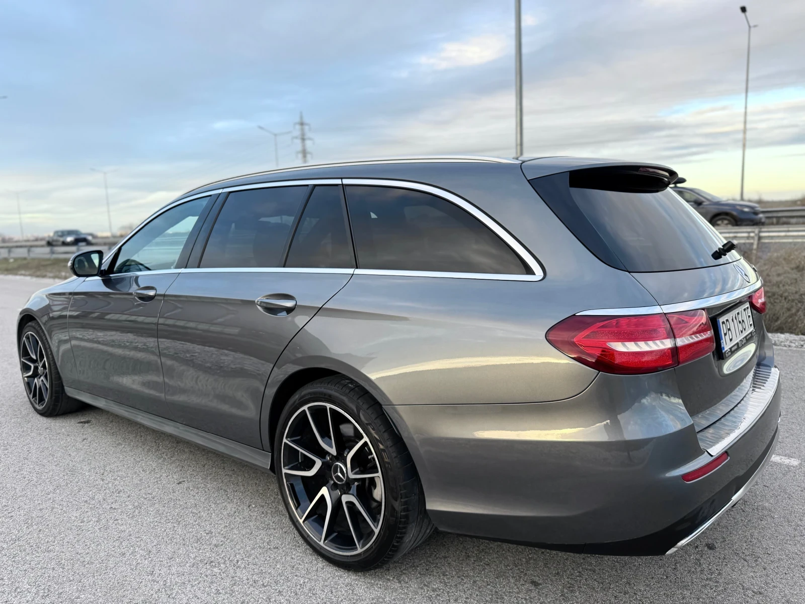 Mercedes-Benz E 350 CDI /AMG / 9G / LED / DISTRONIC / KOJA / BURMESTER, снимка 5 - Автомобили и джипове - 53048008