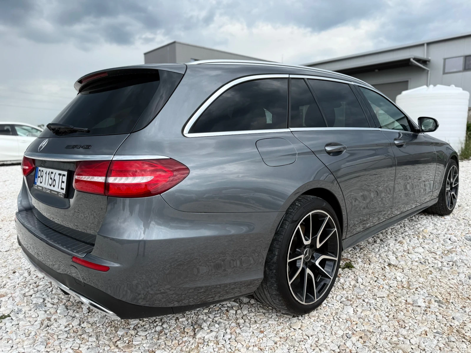 Mercedes-Benz E 350 CDI /AMG / 9G / LED / DISTRONIC / KOJA / BURMESTER, снимка 7 - Автомобили и джипове - 53048008
