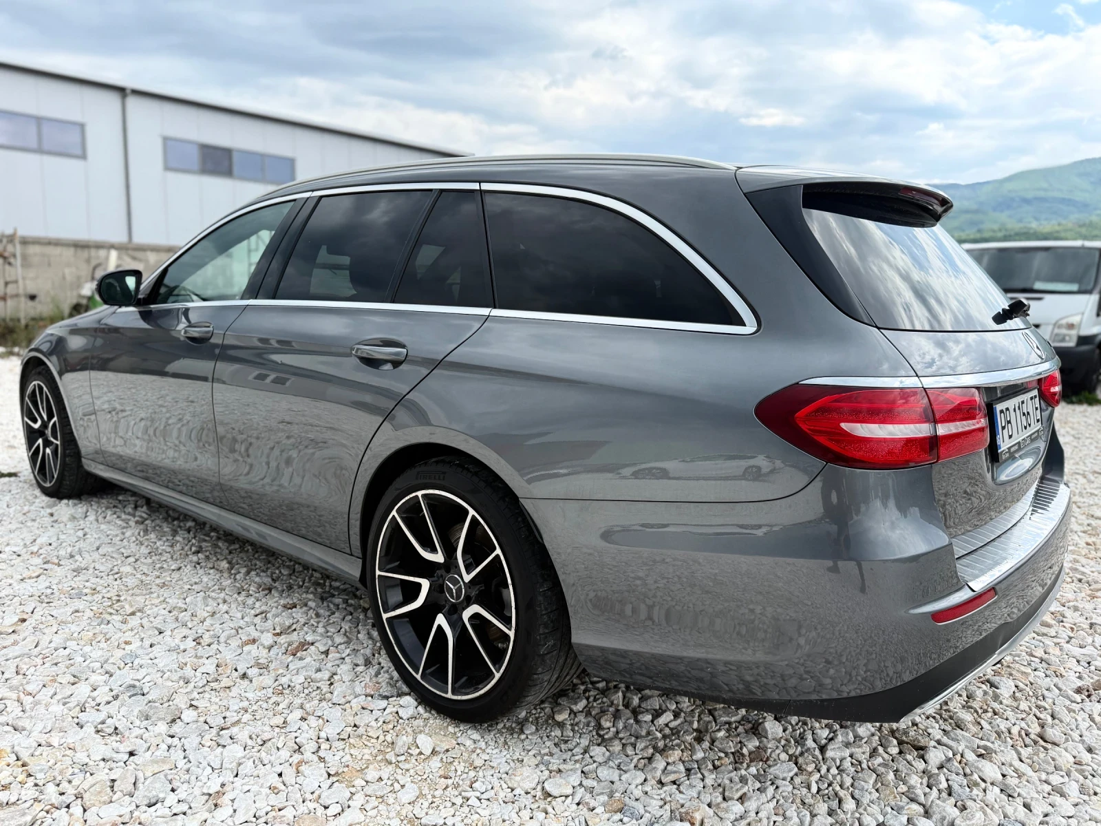 Mercedes-Benz E 350 CDI /AMG / 9G / LED / DISTRONIC / KOJA / BURMESTER, снимка 5 - Автомобили и джипове - 53048008