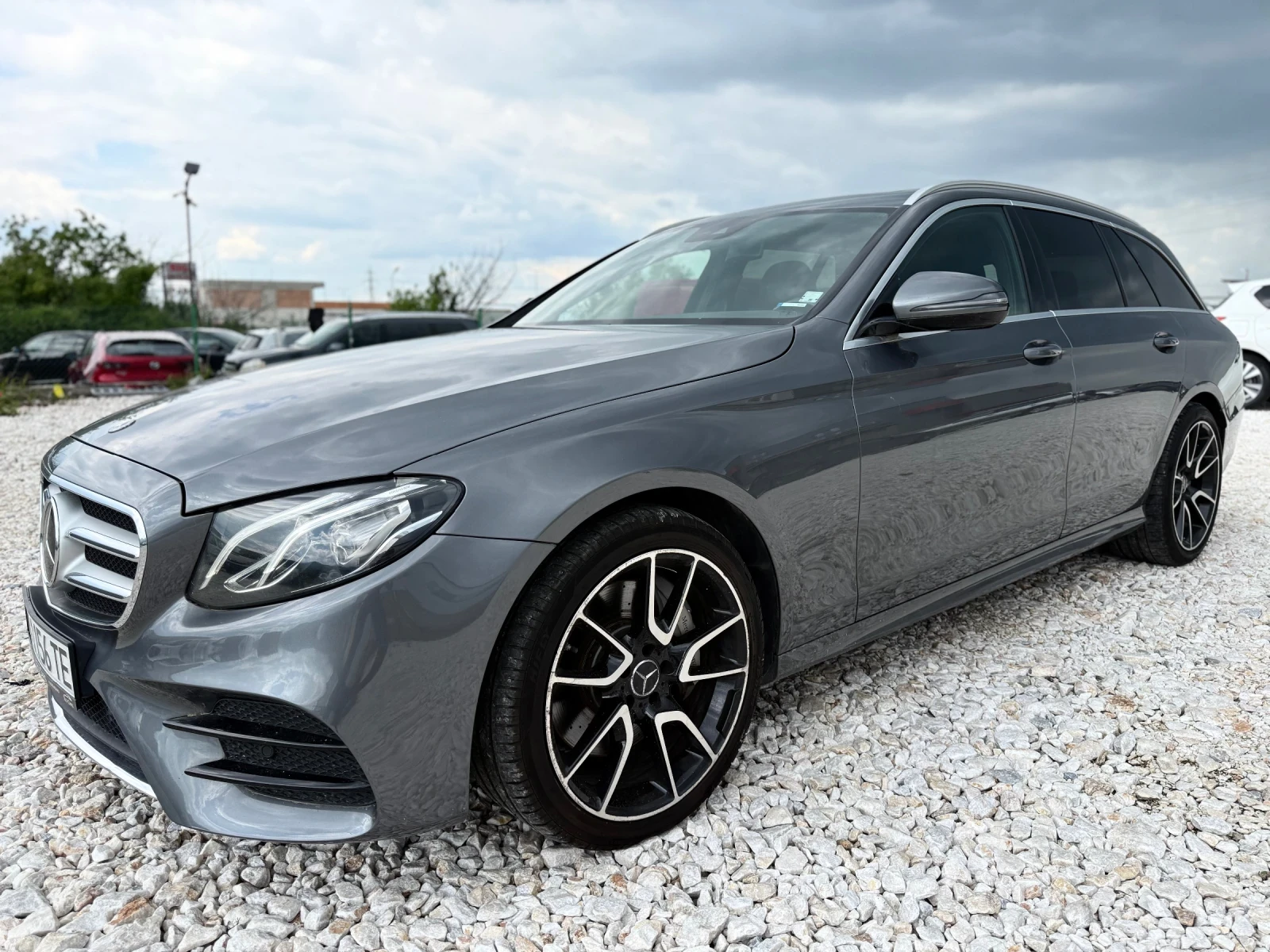 Mercedes-Benz E 350 CDI /AMG / 9G / LED / DISTRONIC / KOJA / BURMESTER, снимка 3 - Автомобили и джипове - 53048008