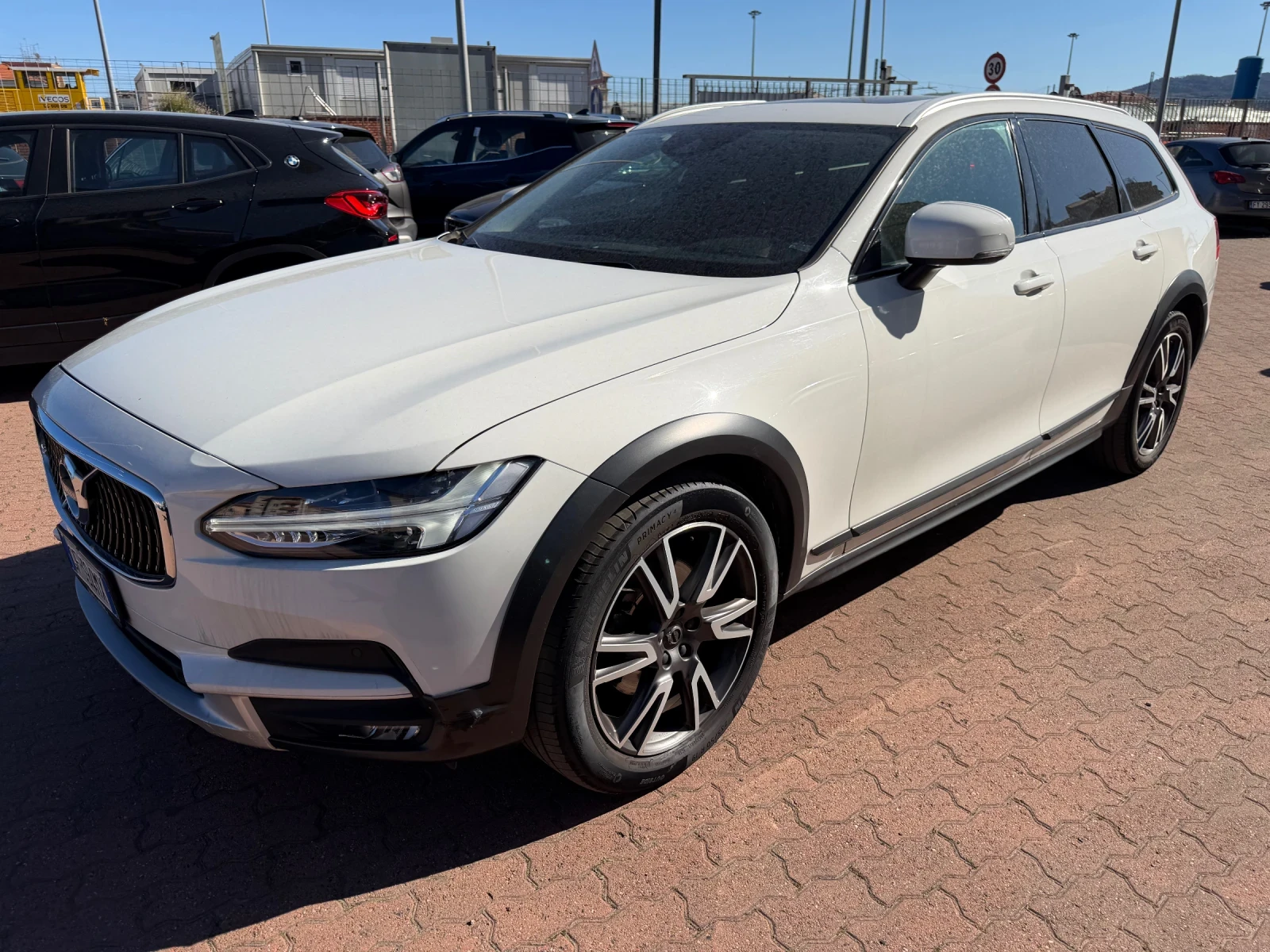 Volvo V90 Cross Country Panorama ! Podgrev ! Camer 360  ! Digital 4x4, снимка 2 - Автомобили и джипове - 54084265
