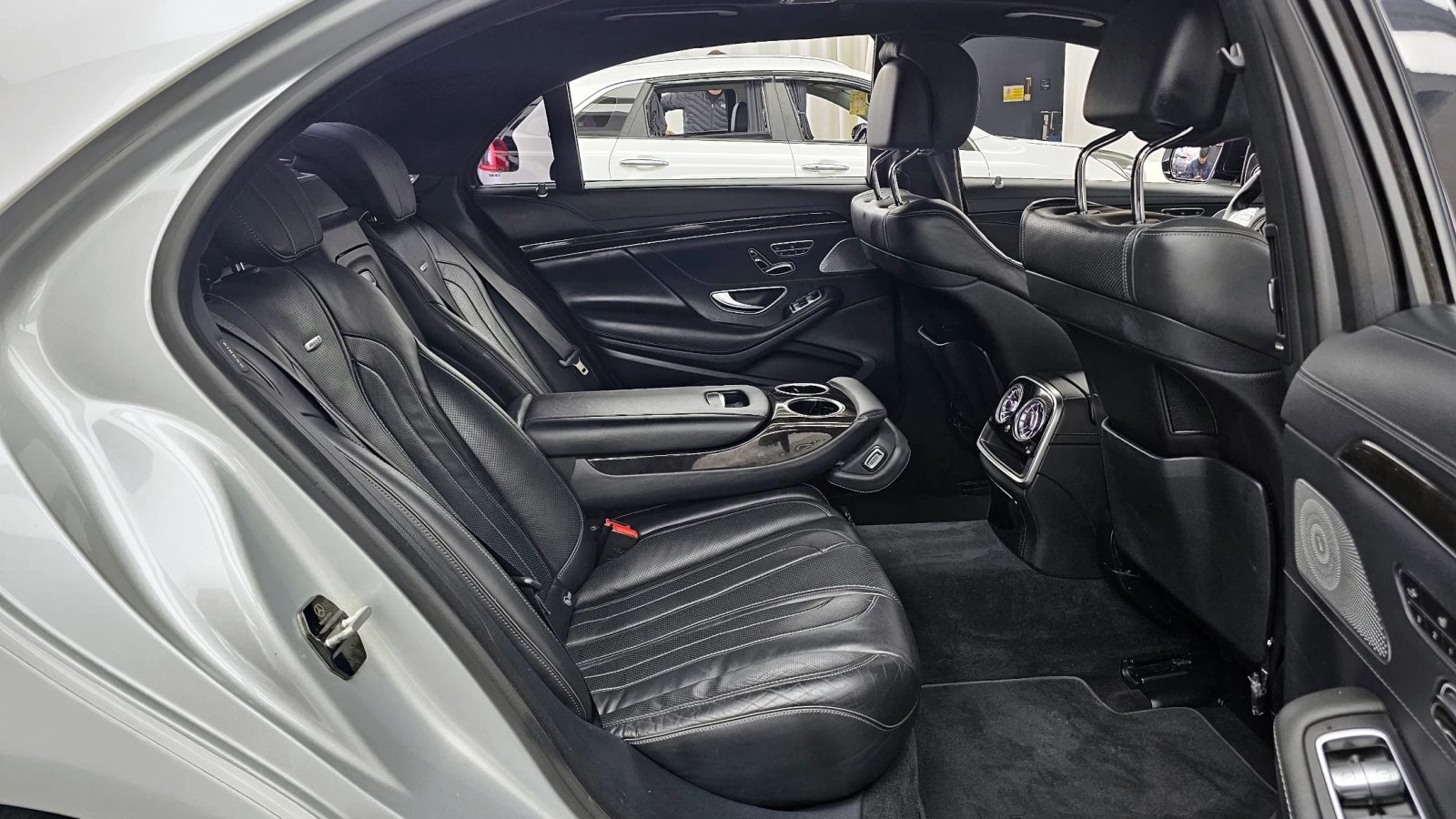 Mercedes-Benz S 63 AMG HEAD-UP* DISTRONIK* ОБДУХ* МАСАЖ* 360* КРАЙНА ЦЕНА, снимка 15 - Автомобили и джипове - 54204667