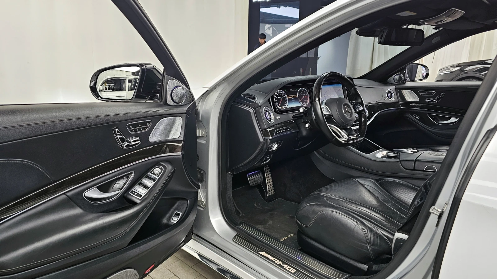 Mercedes-Benz S 63 AMG HEAD-UP* DISTRONIK* ОБДУХ* МАСАЖ* 360* КРАЙНА ЦЕНА, снимка 8 - Автомобили и джипове - 54204667