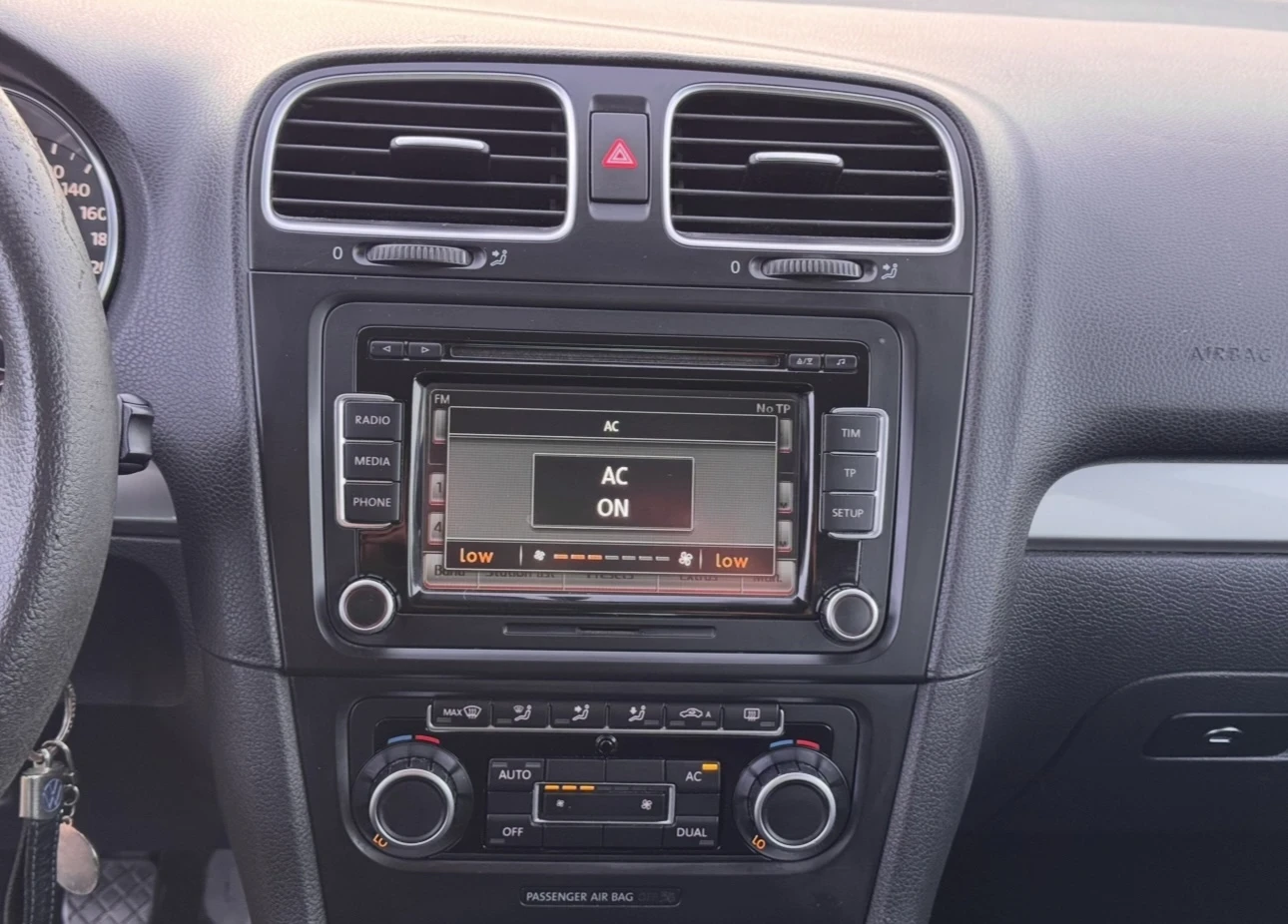 VW Golf 2.0 TDI / Нави, снимка 8 - Автомобили и джипове - 54335801