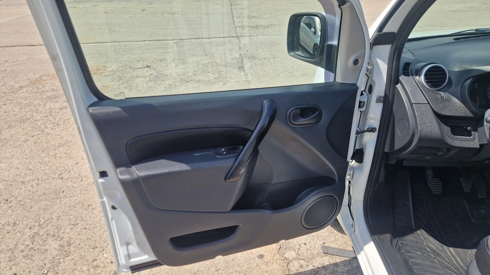 Renault Kangoo, снимка 9 - Автомобили и джипове - 54456058
