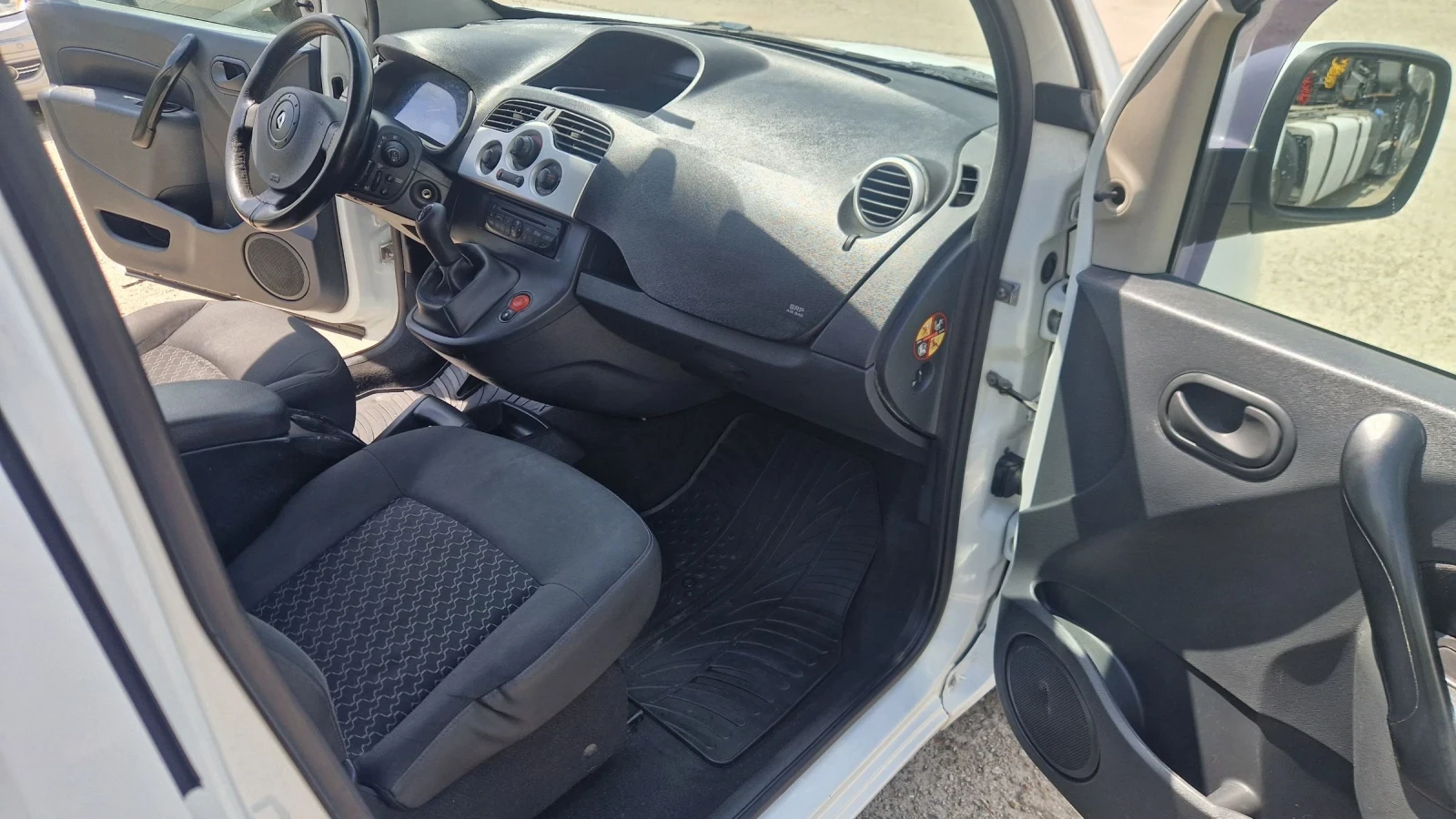 Renault Kangoo, снимка 11 - Автомобили и джипове - 54456058