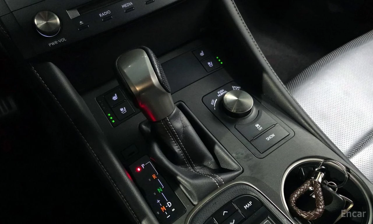 Lexus RC 200t F* SPORT* ПОДГРЕВ* ОБДУХВАНЕ* КАМЕРА* КЕЙЛЕС* , снимка 12 - Автомобили и джипове - 54581076