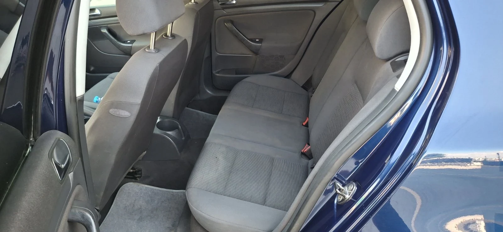 VW Golf 1.6 Бензин 102кс, снимка 8 - Автомобили и джипове - 55387332