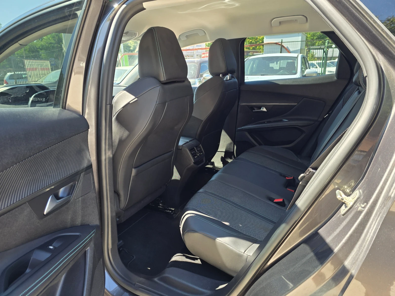 Peugeot 3008 1.5Bluehdi 131к.с GT-LINE , снимка 11 - Автомобили и джипове - 55556922