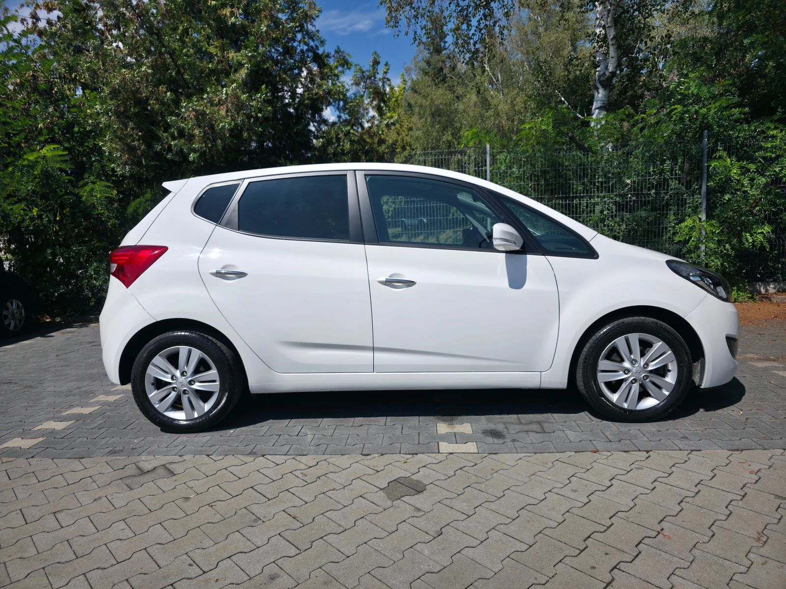 Hyundai Ix20 1.6i 16v Automatik, снимка 8 - Автомобили и джипове - 55942951