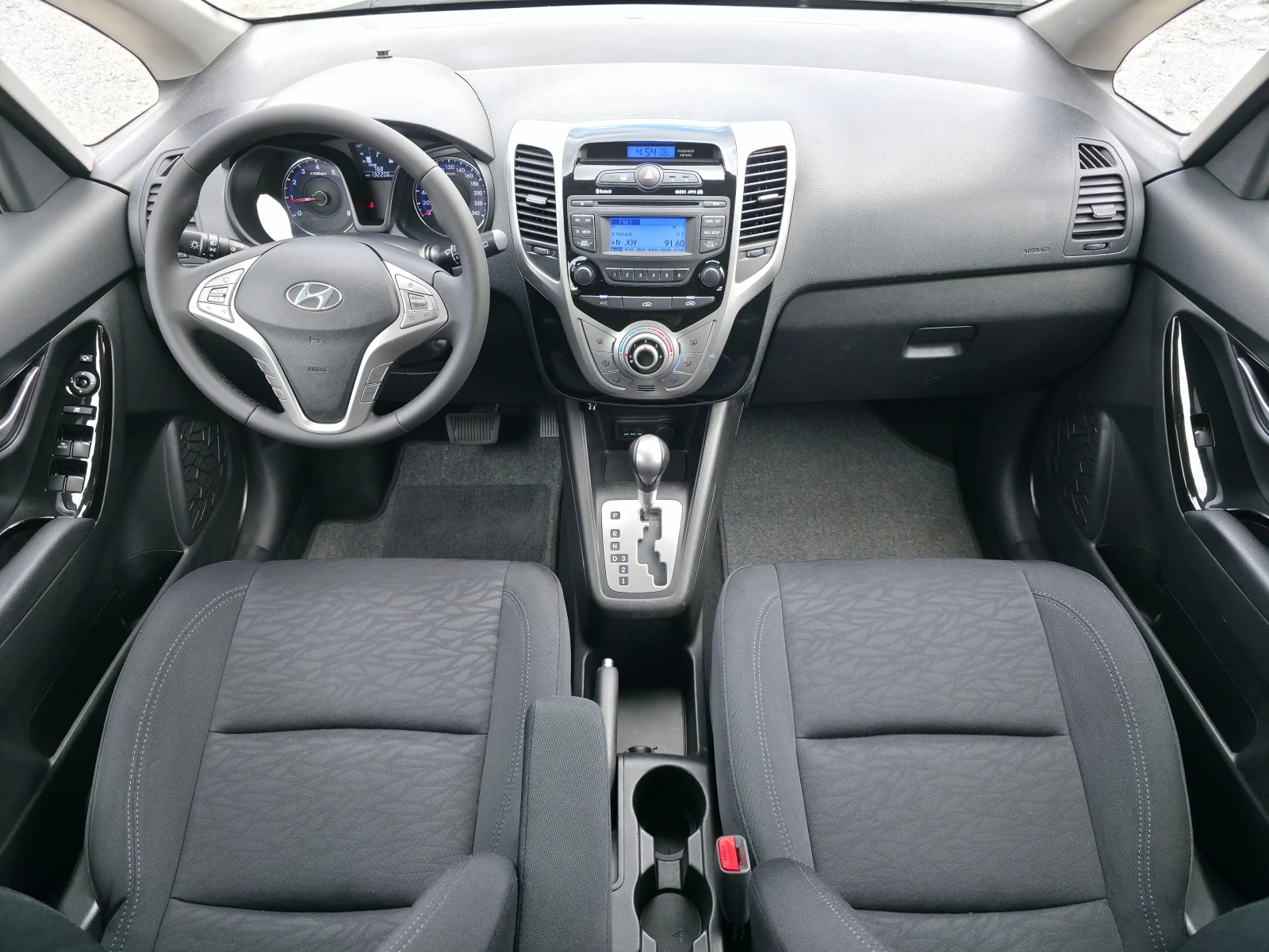 Hyundai Ix20 1.6i 16v Automatik, снимка 9 - Автомобили и джипове - 55942951