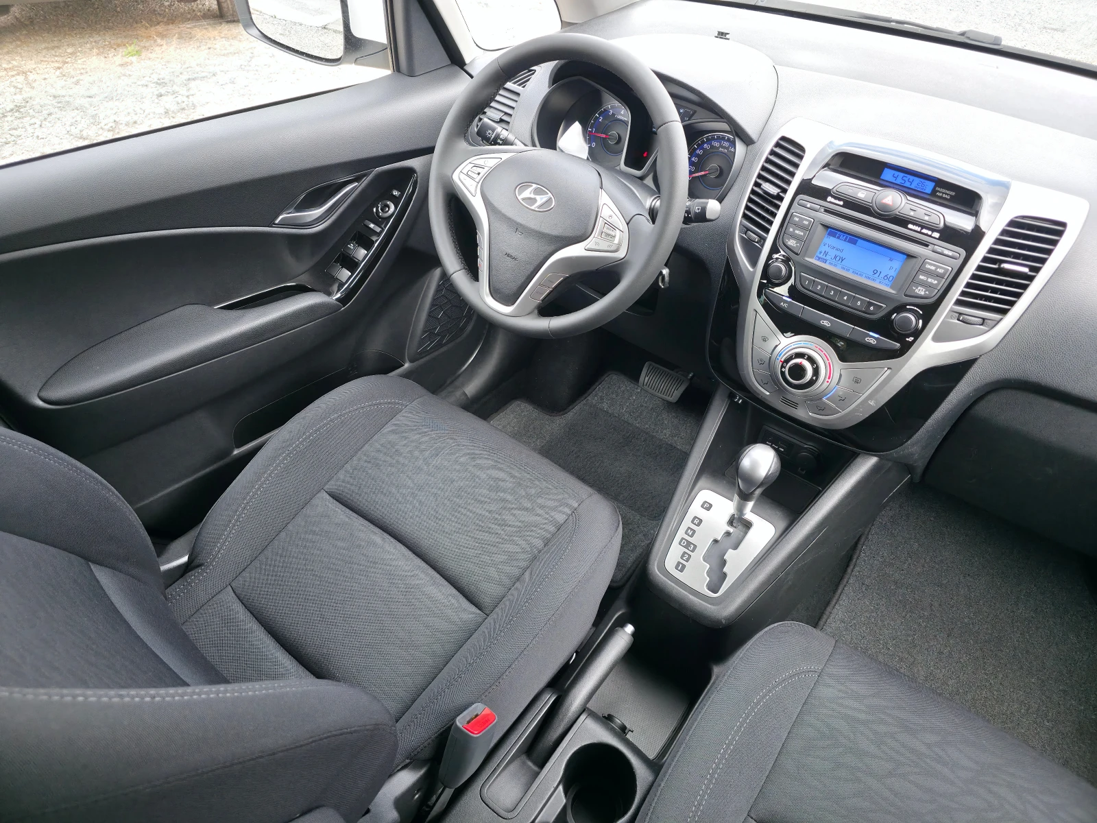 Hyundai Ix20 1.6i 16v Automatik, снимка 12 - Автомобили и джипове - 55942951