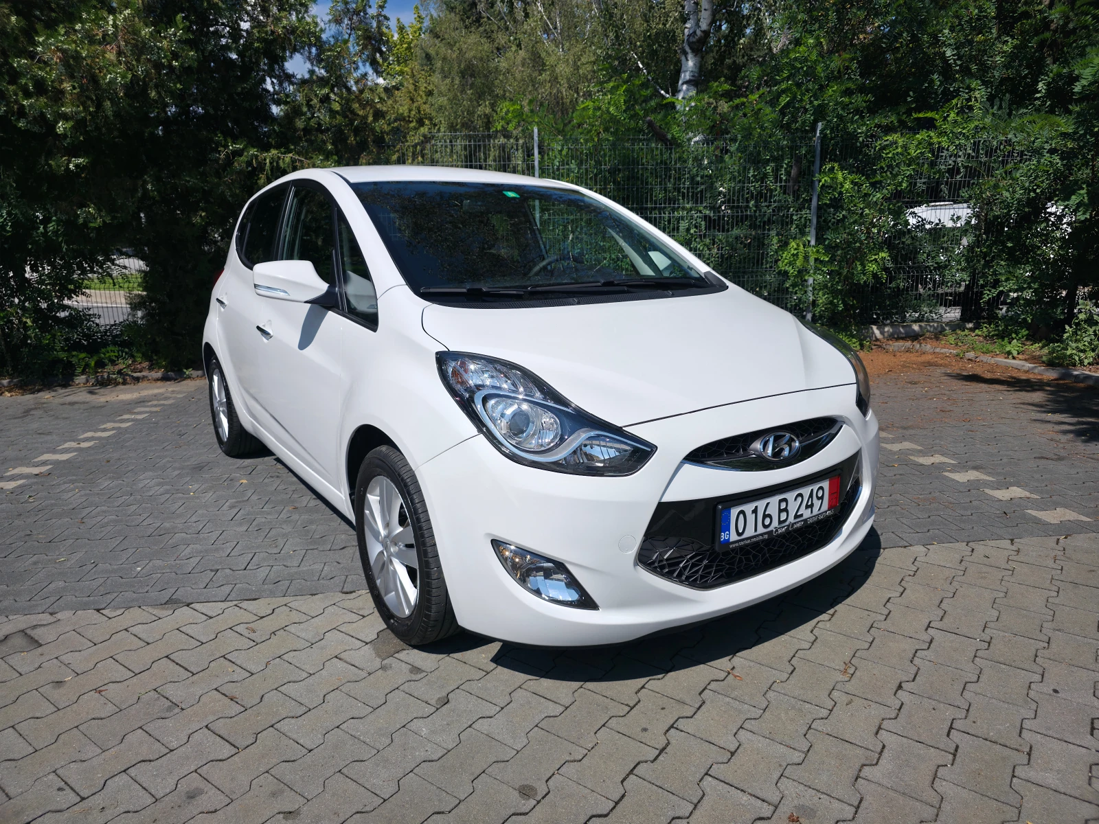 Hyundai Ix20 1.6i 16v Automatik, снимка 3 - Автомобили и джипове - 55942951