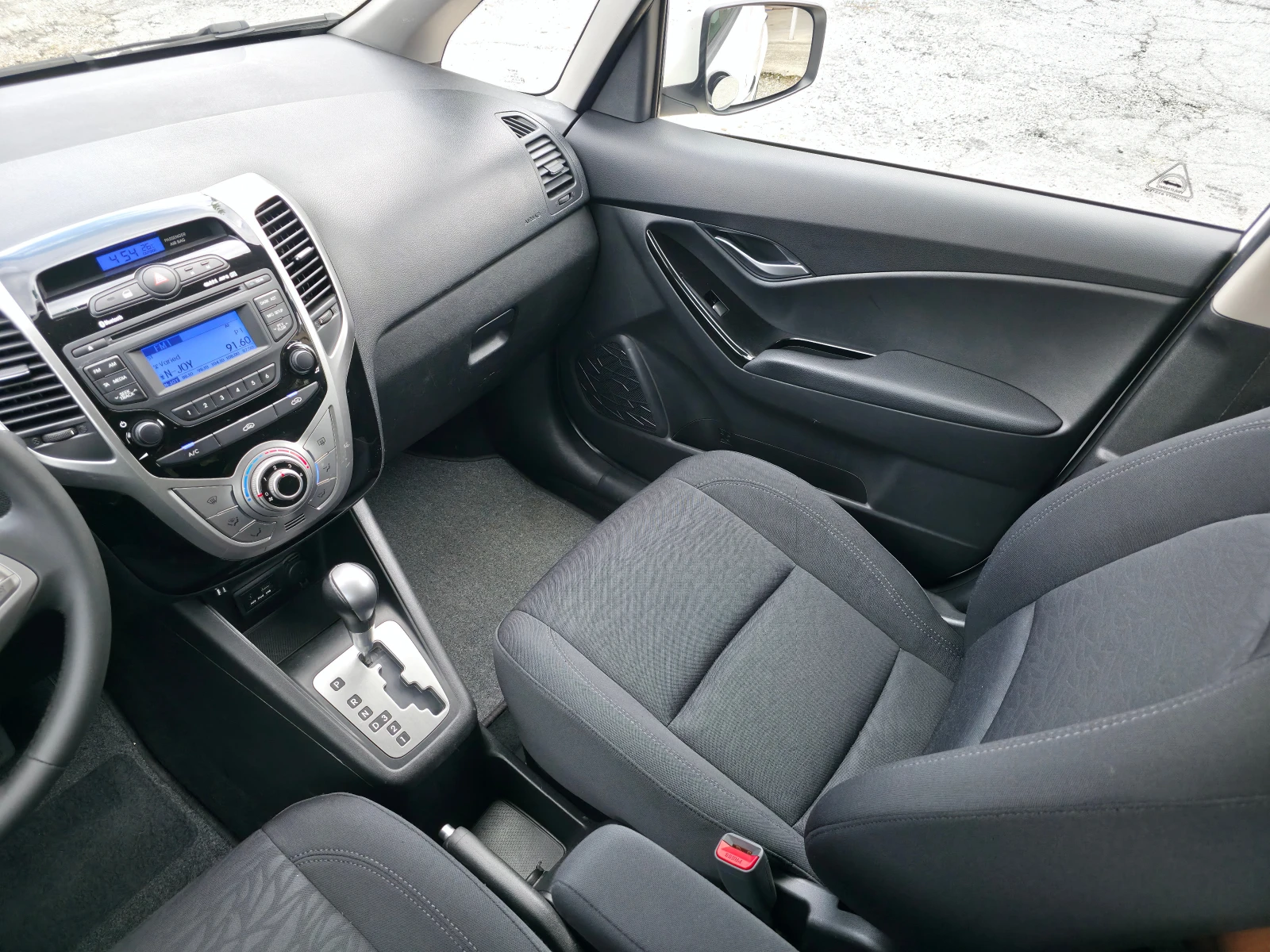 Hyundai Ix20 1.6i 16v Automatik, снимка 13 - Автомобили и джипове - 55942951